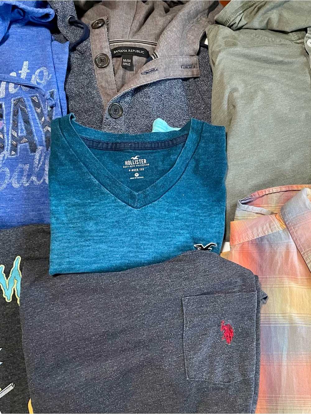 Men's Size Medium Casual Tops Bundle – Woolrich, Volcom, Hollister and more